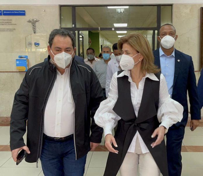 You are currently viewing Vicepresidenta y titular SNS inspeccionan hospitales Red COVID-19