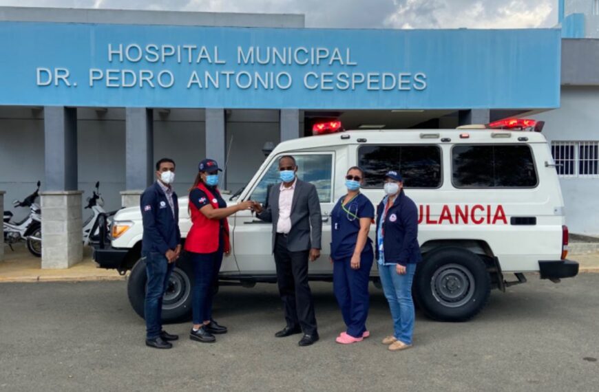 SNS coloca ambulancia en Hospital Dr. Pedro Antonio Céspedes